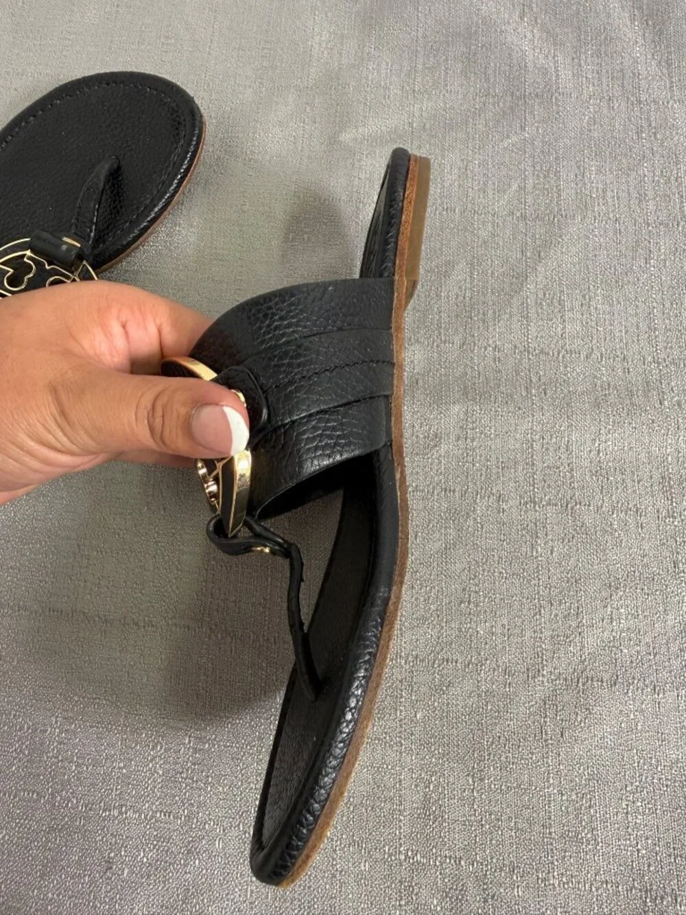 Tory Burch Miller Black Leather Thong Sandals Size 6M Gold Logo Accent
